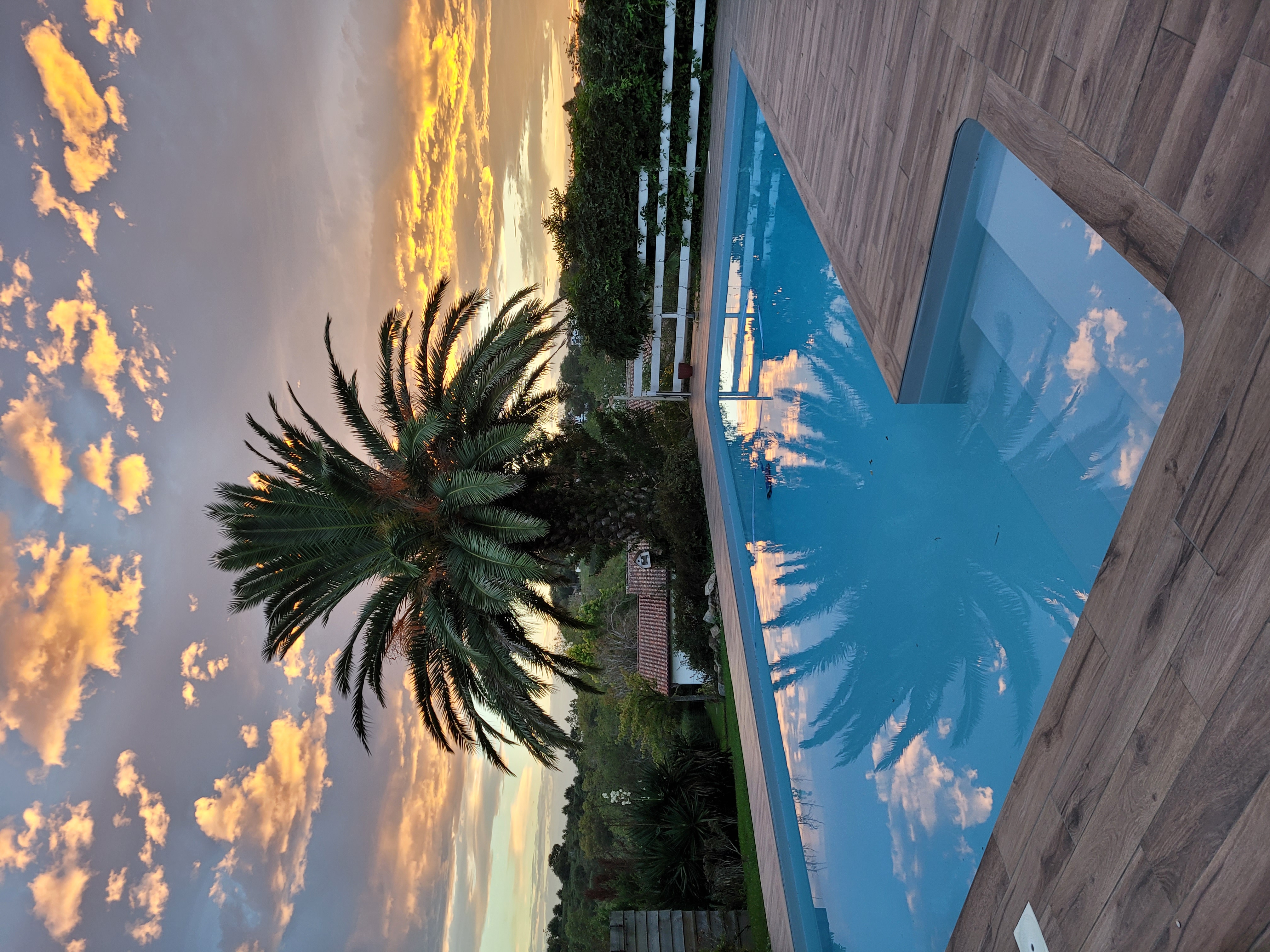 image de la piscine louharechenia